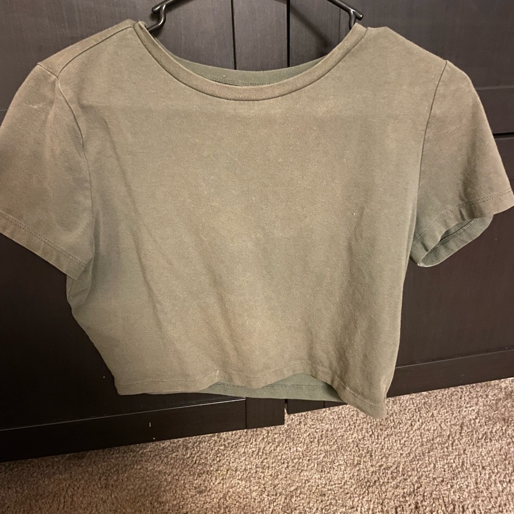 Green crop tee